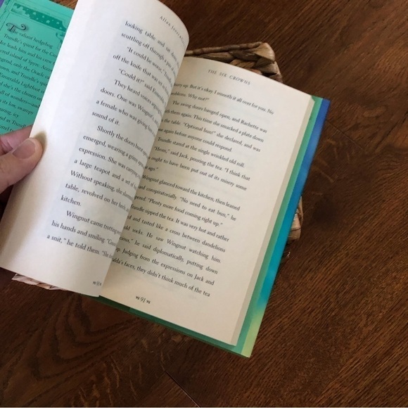 The Six Crowns: The Ice Gate of Spyre, hardback book - Picture 3 of 6